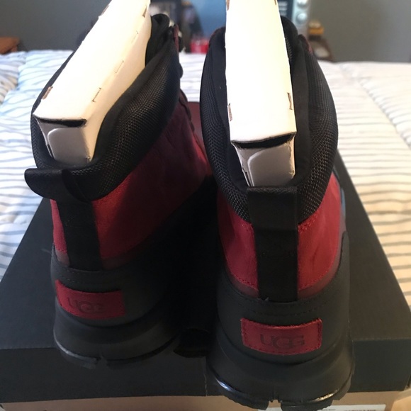 Uggs water proof winter boots& matching Uggs beanie - Picture 2 of 9